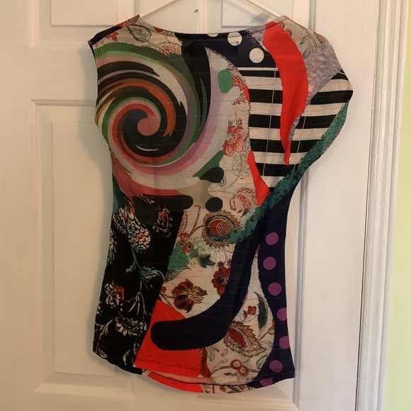 Blue shirt with mult—colour design - Picture 2 of 4